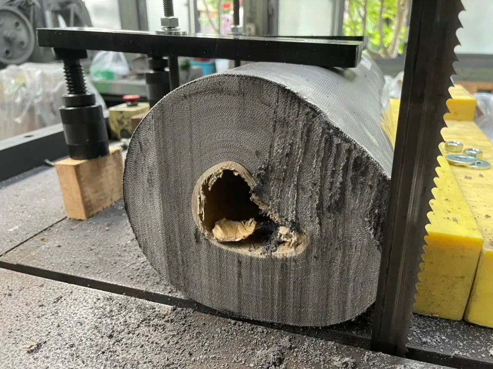 Contoh hasil potong 6: benda kerja yang digergaji pada mesin gergaji pita vertikal Sheng Woei